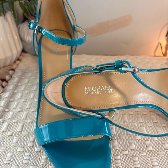 Michael Kors Teal Heels- size 9M - Picture 1 of 3